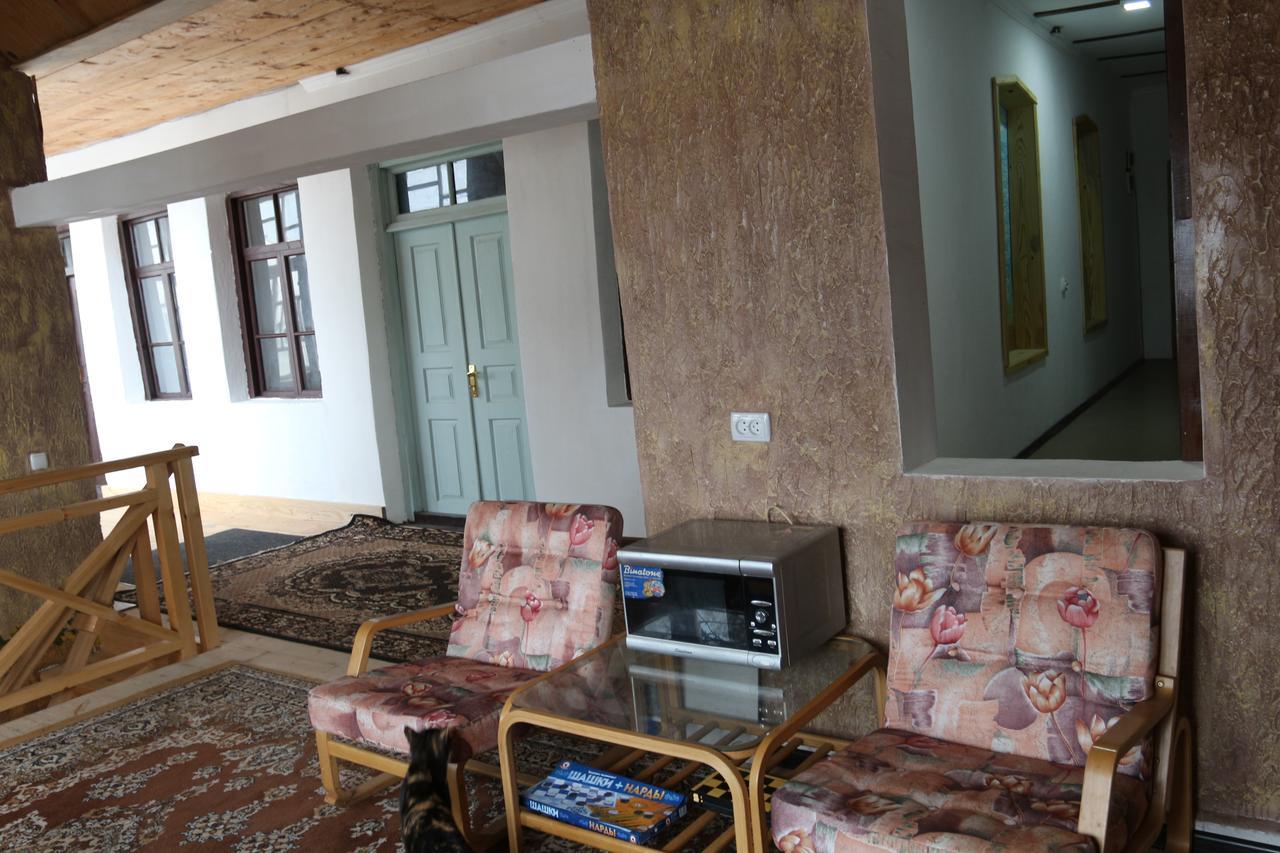 Laila Guest House Mestia Exterior photo